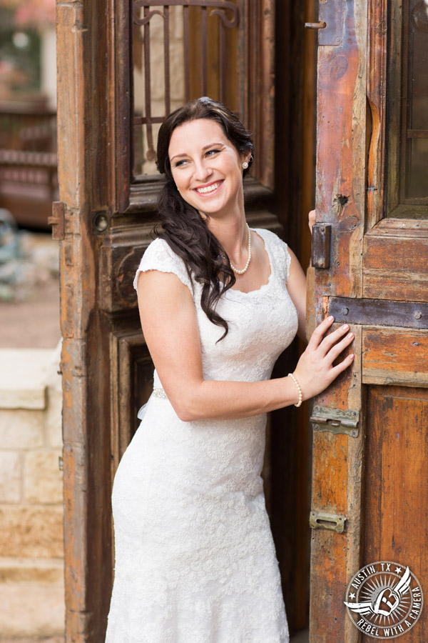 Bridal portraits at Kindred Oaks