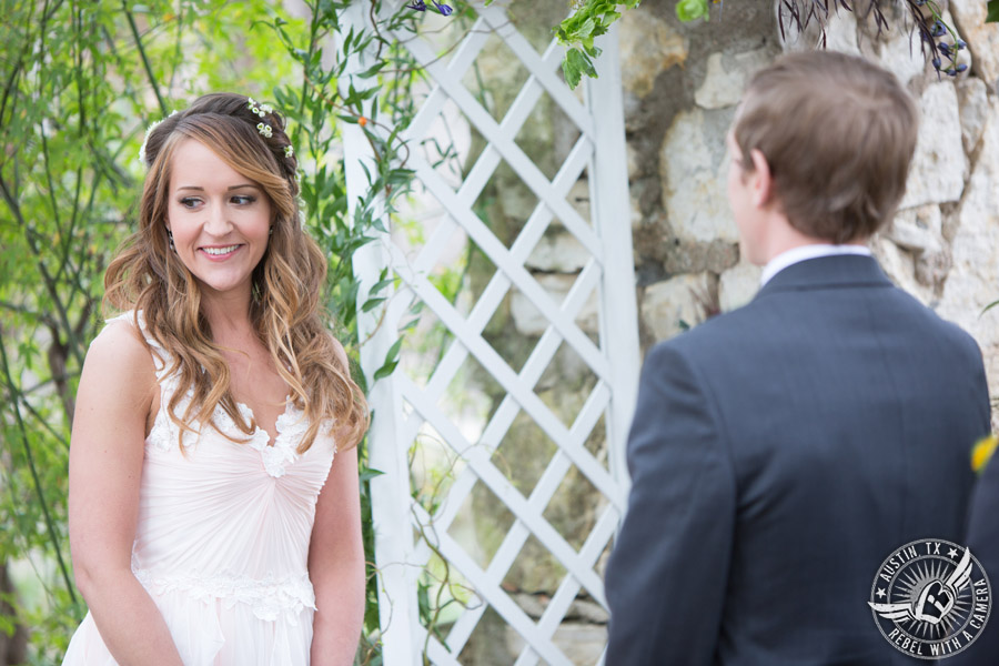 Whimsical Austin wedding pictures at Mayfield Park