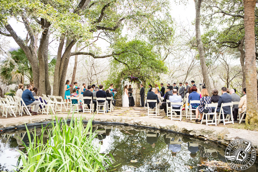 Whimsical Austin wedding pictures at Mayfield Park