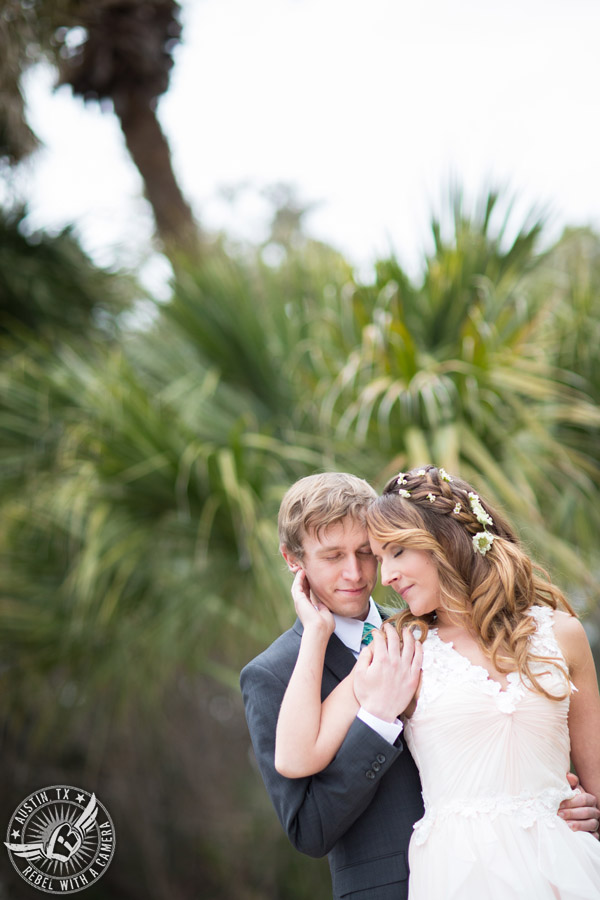 Whimsical Austin wedding pictures at Mayfield Park