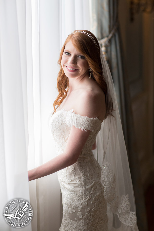 Elegant wedding pictures at the Texas Federation of Women's Clubs Mansion in Austin, Texas 