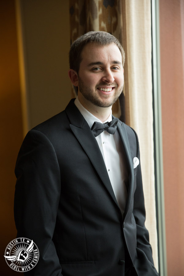 Elegant wedding pictures at the Texas Federation of Women's Clubs Mansion in Austin, Texas 