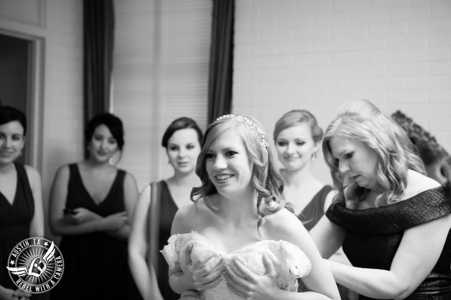 Elegant wedding pictures at the Texas Federation of Women's Clubs Mansion in Austin, Texas 