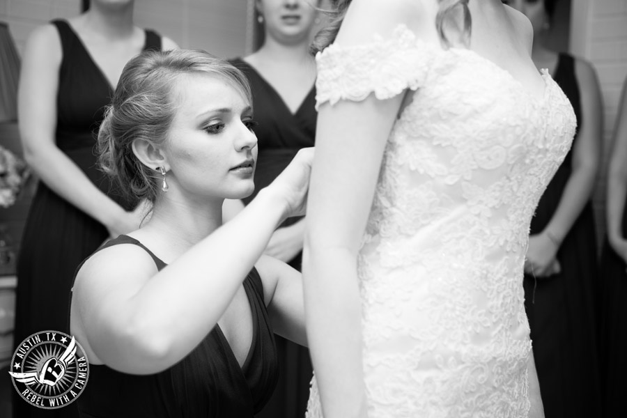 Elegant wedding pictures at the Texas Federation of Women's Clubs Mansion in Austin, Texas 