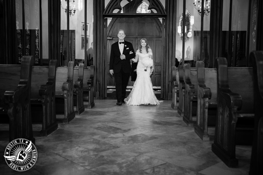 Elegant wedding pictures at the Texas Federation of Women's Clubs Mansion in Austin, Texas 