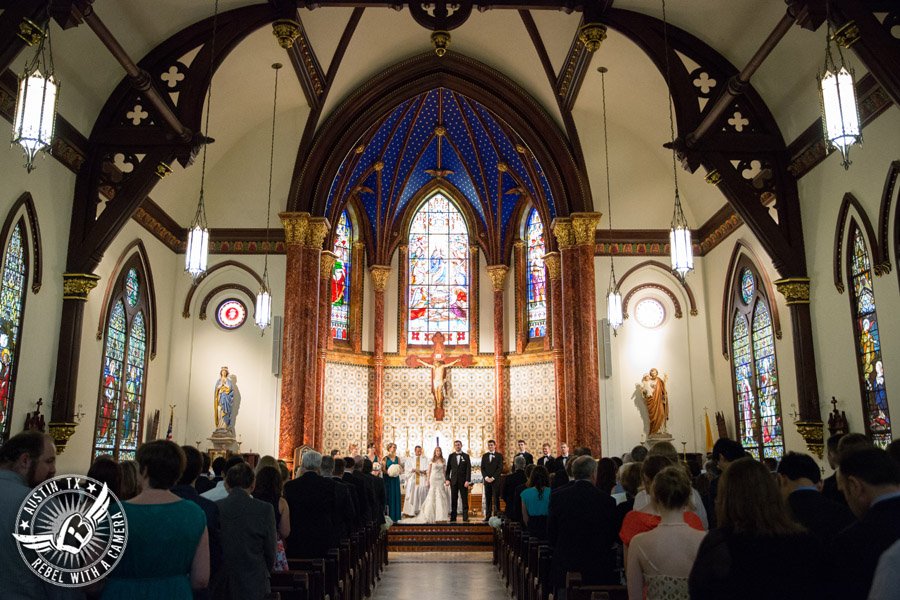 Elegant wedding pictures at the Texas Federation of Women's Clubs Mansion in Austin, Texas 