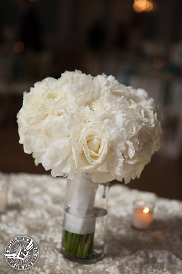 Elegant wedding pictures at the Texas Federation of Women's Clubs Mansion in Austin, Texas 