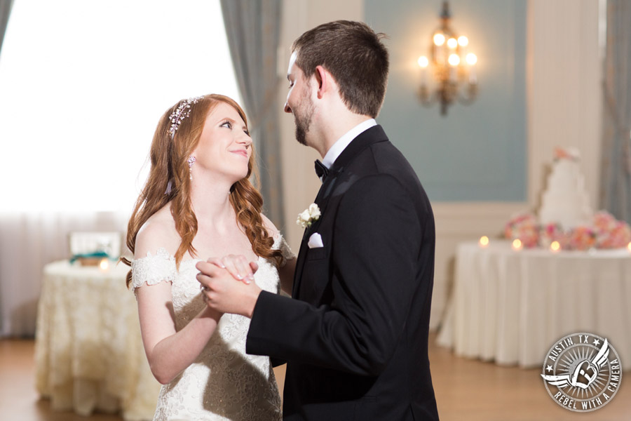 Elegant wedding pictures at the Texas Federation of Women's Clubs Mansion in Austin, Texas 