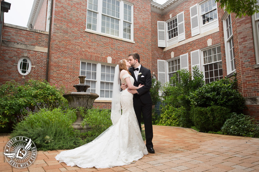 Elegant wedding pictures at the Texas Federation of Women's Clubs Mansion in Austin, Texas 