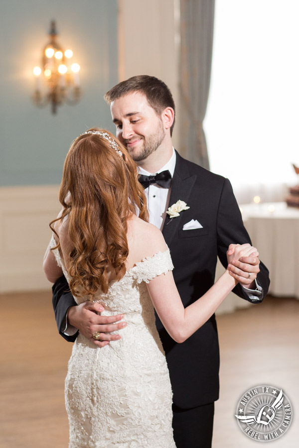 Elegant wedding pictures at the Texas Federation of Women's Clubs Mansion in Austin, Texas 