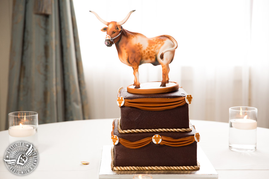 Elegant wedding pictures at the Texas Federation of Women's Clubs Mansion in Austin, Texas 