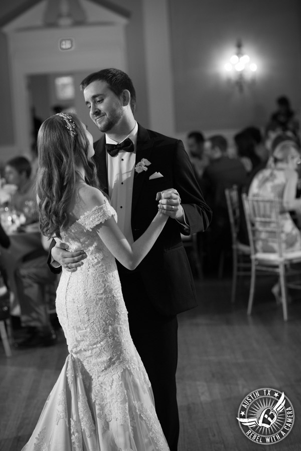 Elegant wedding pictures at the Texas Federation of Women's Clubs Mansion in Austin, Texas 