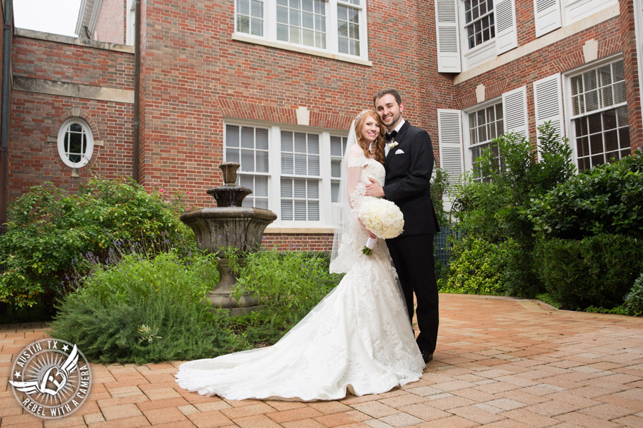 Elegant wedding pictures at the Texas Federation of Women's Clubs Mansion in Austin, Texas 