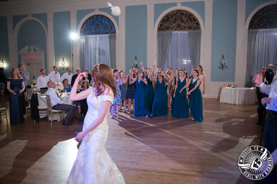 Elegant wedding pictures at the Texas Federation of Women's Clubs Mansion in Austin, Texas 