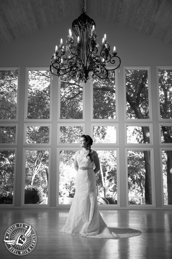 Lovely bridal portraits at Casa Blanca on Brushy Creek