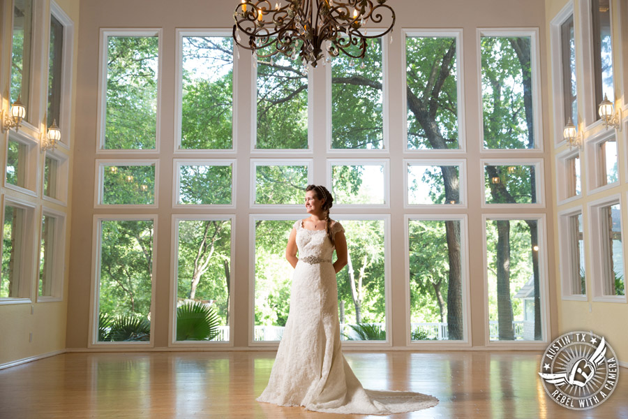 Lovely bridal portraits at Casa Blanca on Brushy Creek