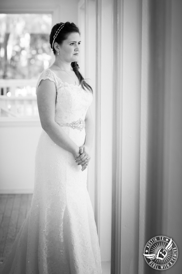 Lovely bridal portraits at Casa Blanca on Brushy Creek