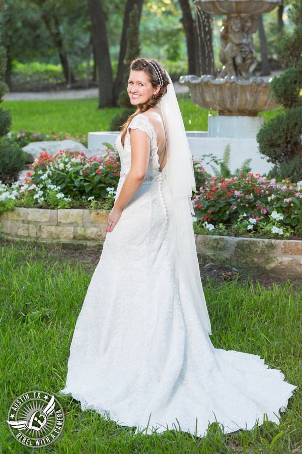 Lovely bridal portraits at Casa Blanca on Brushy Creek