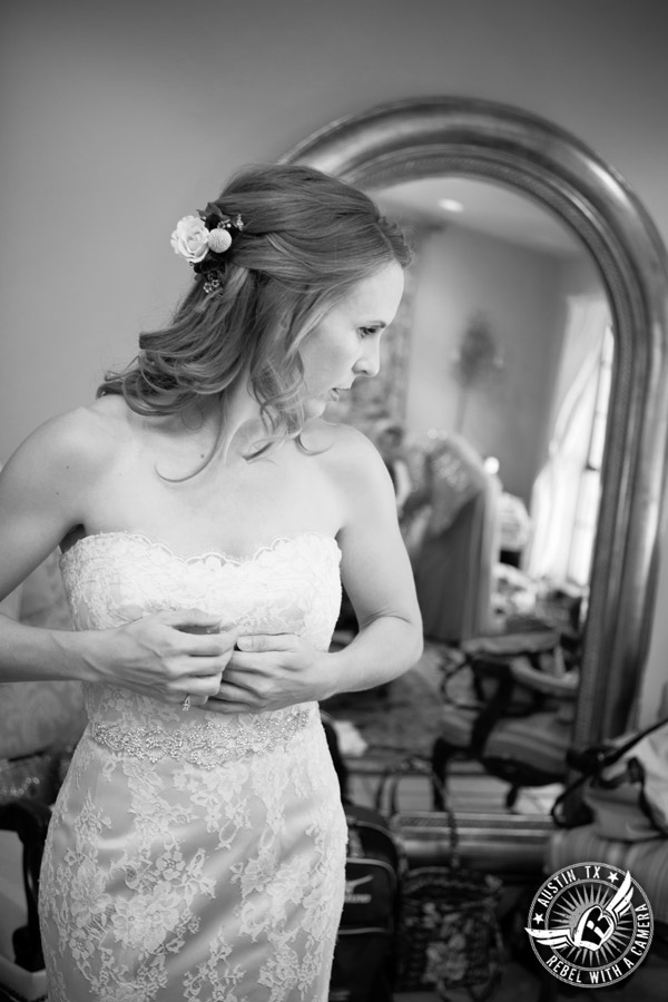 Wedding pictures at Thurman's Mansion at the Salt Lick - bridal looks in mirror in the bride's room