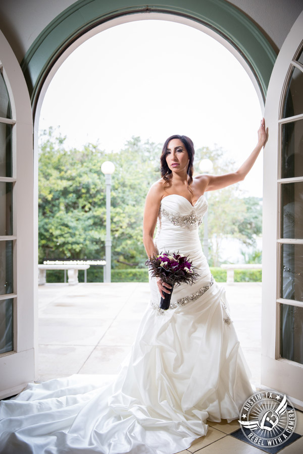 Dramatic bridal portraits at Laguna Gloria the Contemporary Austin with purple calla lily bouquet by Statue of Design.