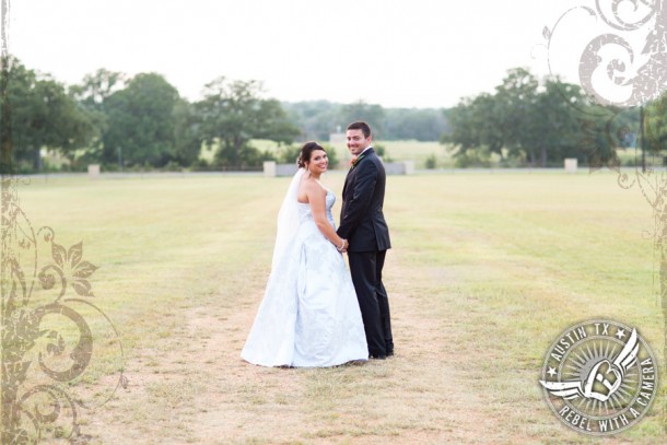 Country wedding pictures in Bastrop, Texas