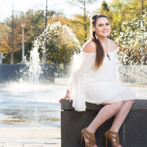 Senior portrait photographer in Austin