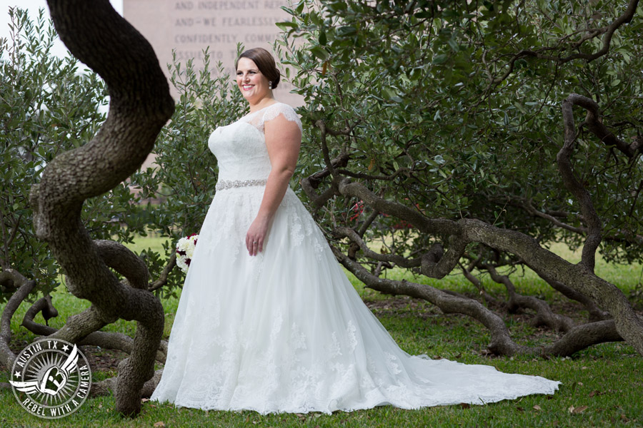 Texas State Capitol in Austin bridal portraits - Nicole Schultz Makeup - Vain Salon - Belle Saison Bridal