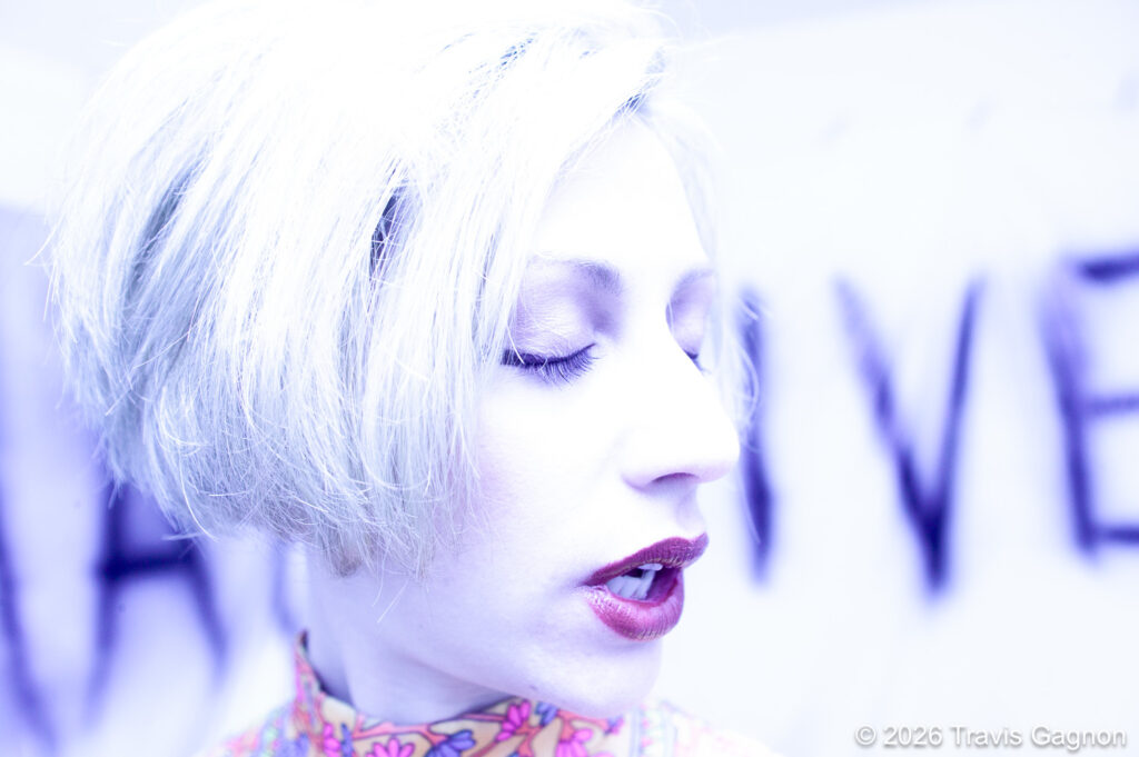 The White Room – Travis Gagnon-007