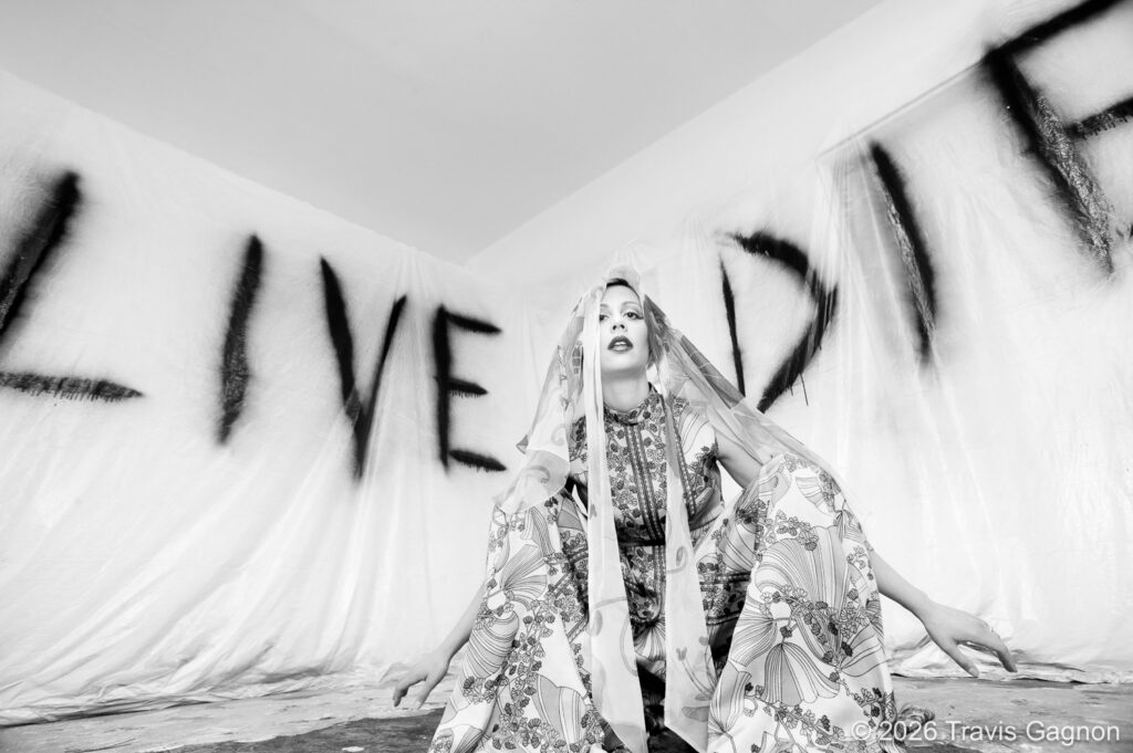 The White Room – Travis Gagnon-014